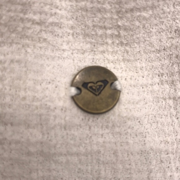 Roxy Off-Shoulder Princess In The Sea Crop Top - Picture 4 of 5